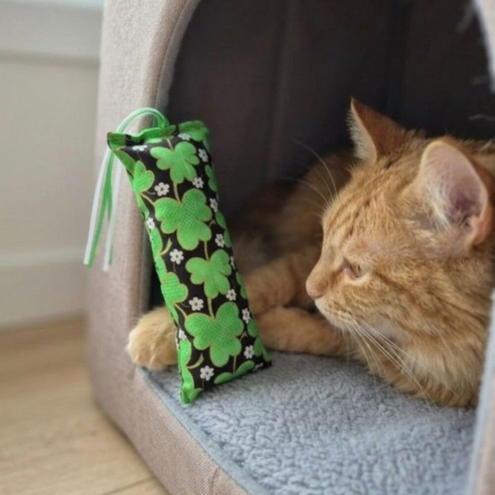 Clovers and Flowers Cat Toy: Lazy Catnip Kicker with Playful Ribbons